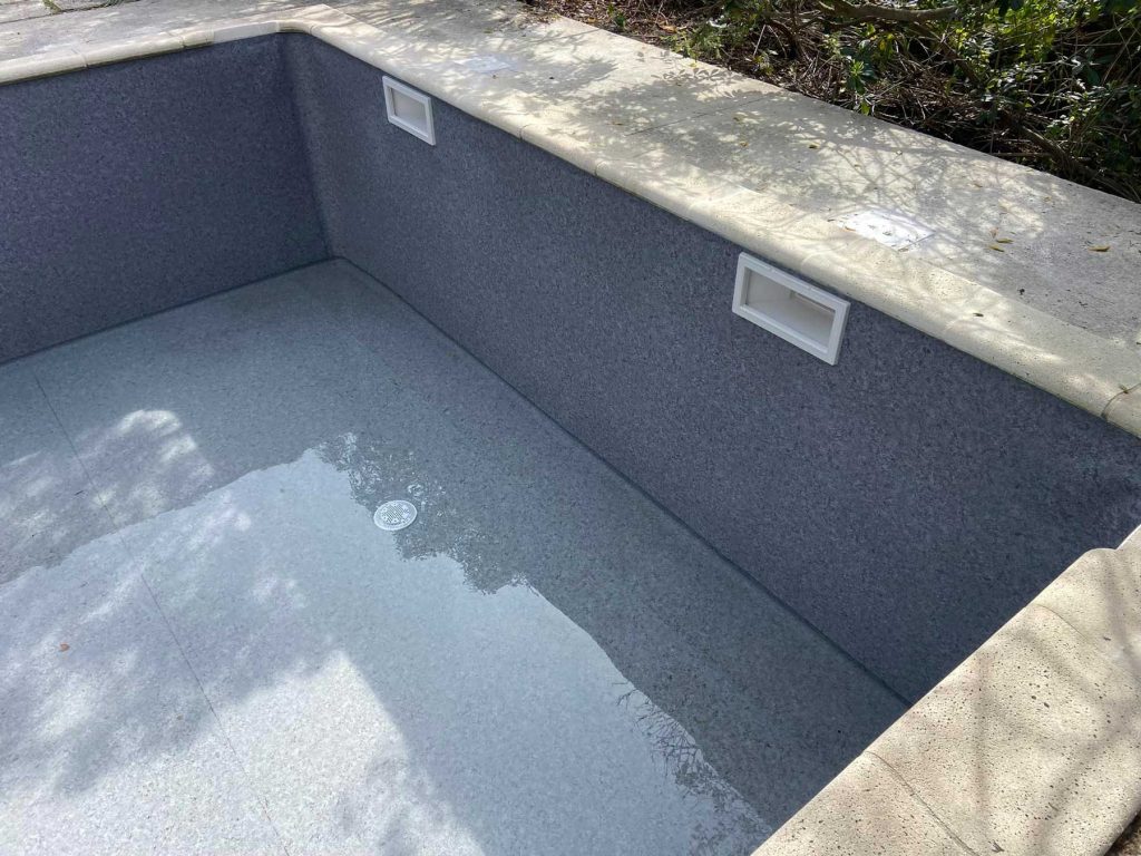 PVC armé ou liner : quelle solution choisir pour rénover une piscine ?